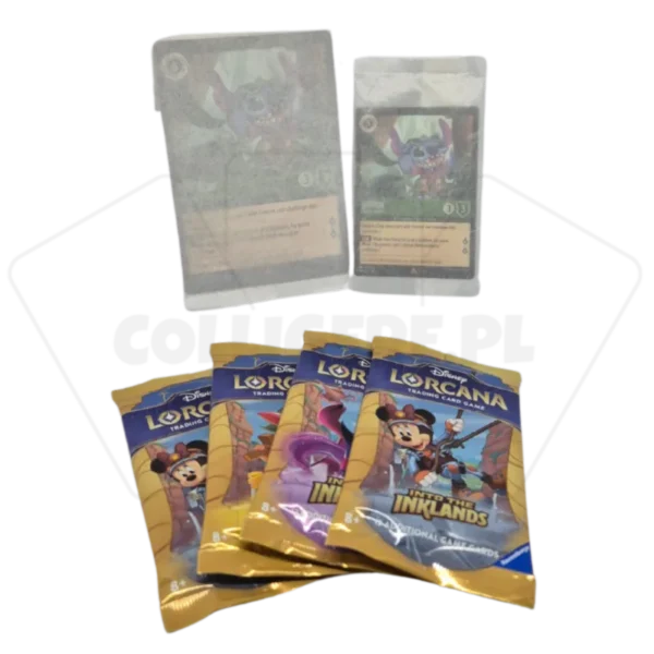 Zawartość zestawu Gift set z Disney Lorcana Into The Inklands. Cztery boostery po 12 kart, dwie karty duże oraz dwie karty małe